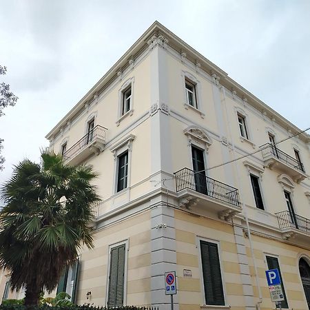 مبيت وإفطار ليتشي Palazzo Castellano المظهر الخارجي الصورة